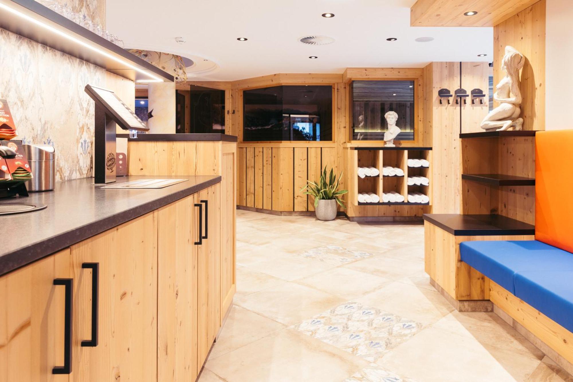 Hotel Neuhinter图克斯 外观 照片
